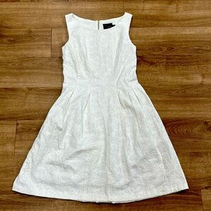 💚10 Just… Taylor White Floral embossed dress size 2